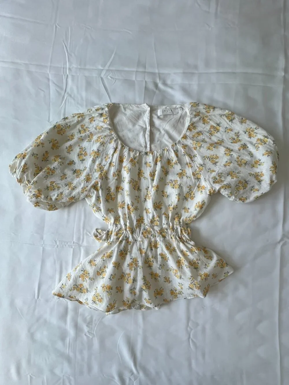 100% Cotton ASTR The Label Vendetti Floral Top Sz Large Cutout Back Puff Sleeves